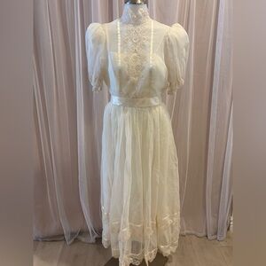 1970 long sleeve wedding dress  Vintage Cream Lace Dress